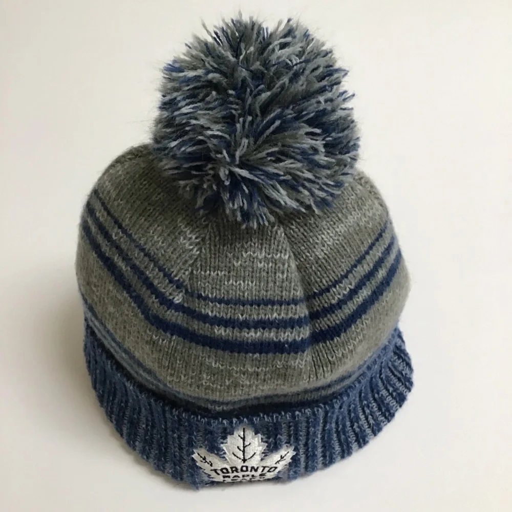Toronto Maple Leafs NHL Hockey Gray Blue Knit Pom Beanie Skater Hat Fleece Lined